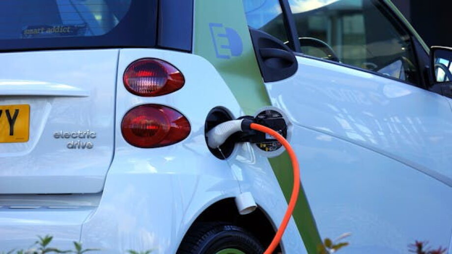 Electric car industry to grow fourfold by 2030, Poland a leader in battery production