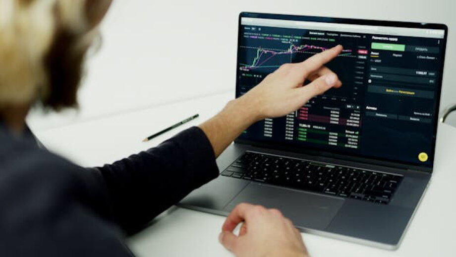 Investments driving recovery in industry, but not in consumer goods