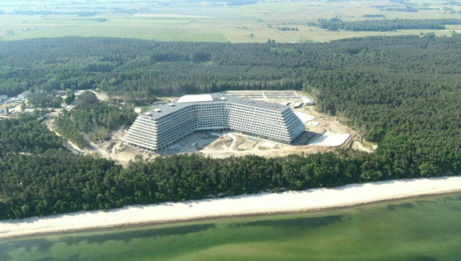 Poland’s largest hotel opens