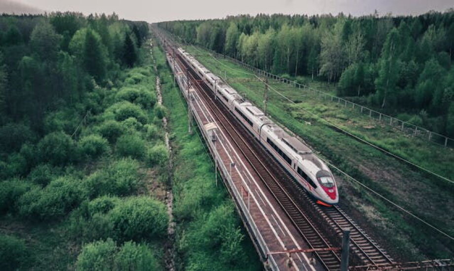 Contract for high-speed railway may exclude participation of national companies