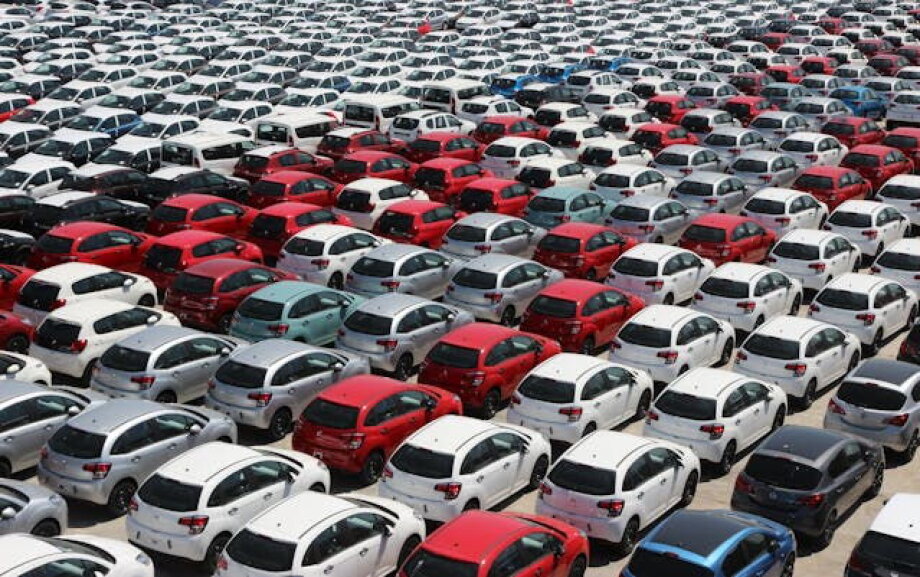 Trump gives EU until 4 July, threatens higher duties on European cars