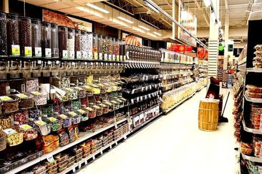 Shopping center retailers call to government for help