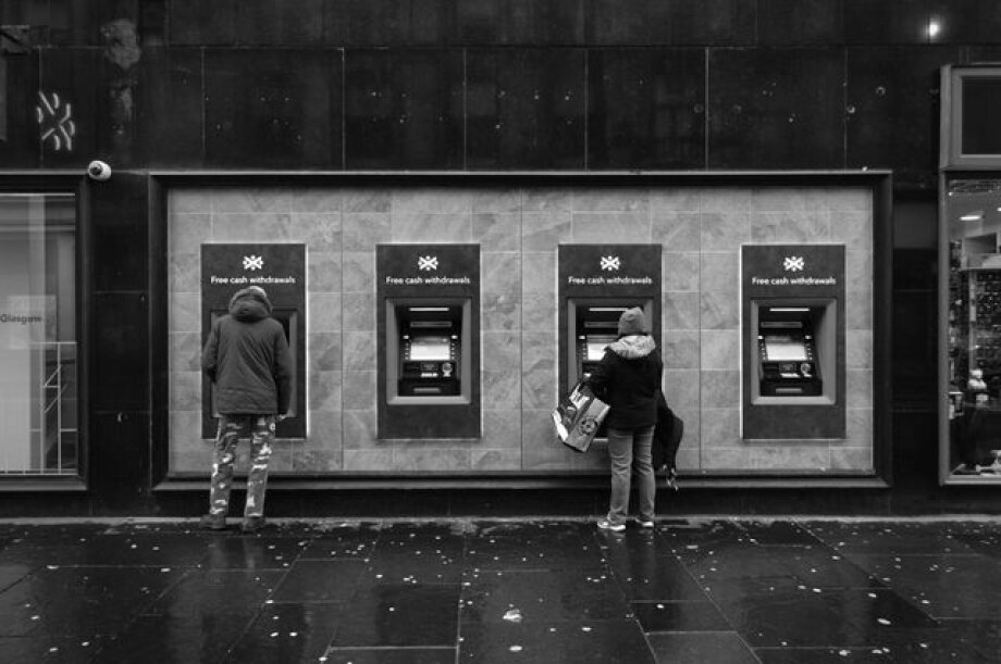 Banks tightening rules for withdrawal