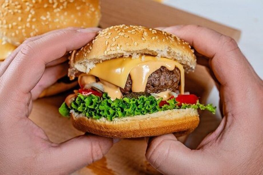 MAX Premium Burgers to opens its largest restaurant in Poland
