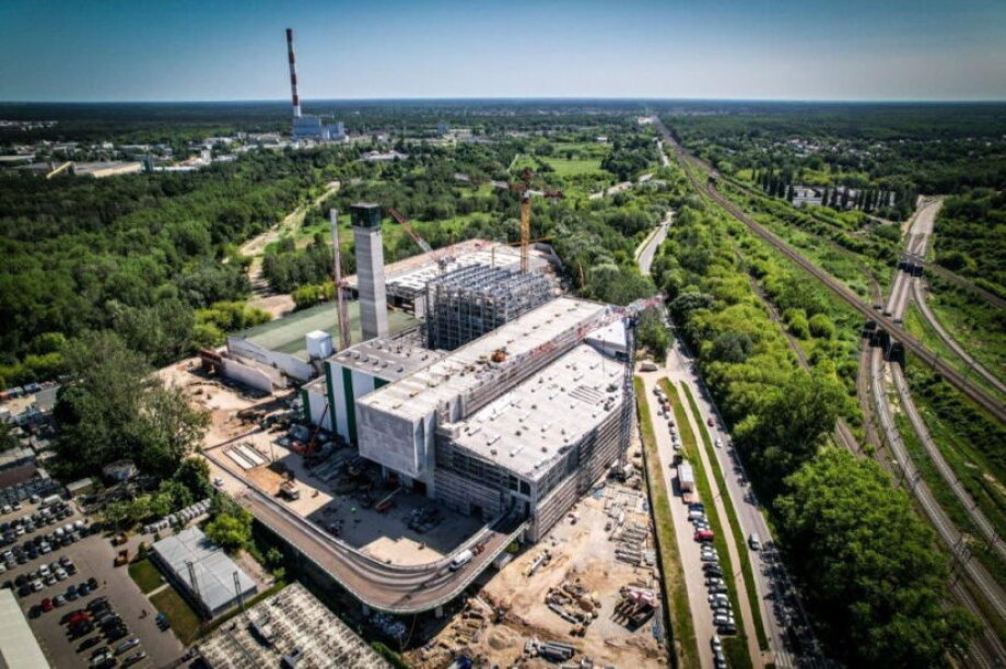 Green Transformation: Warsaw Waste Plant's Eco-Friendly Roof Boosts Sustainability