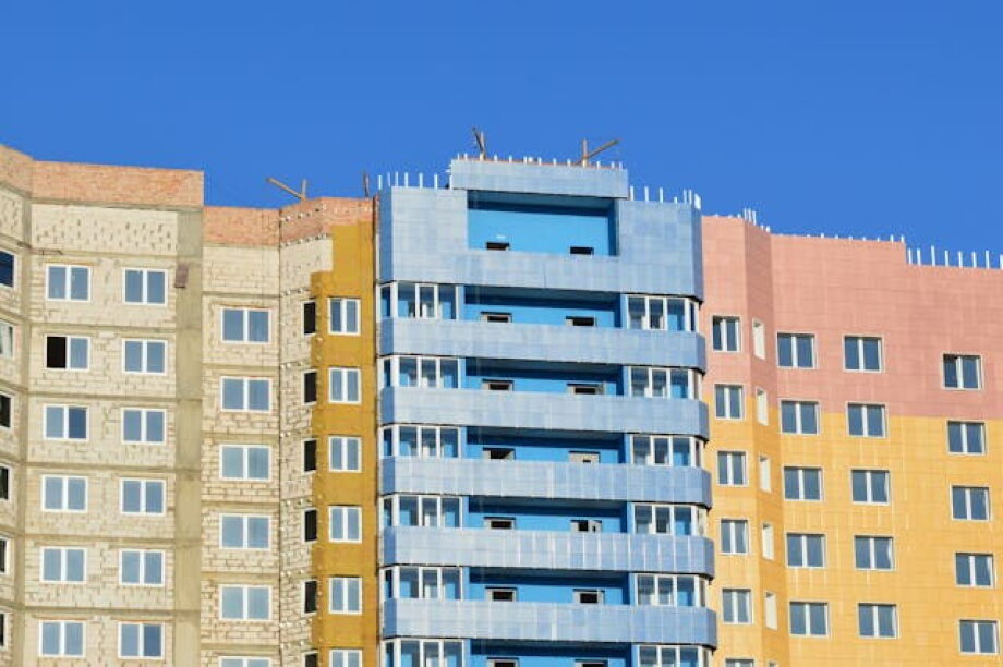 Transaction prices for apartments increased y/y, but declined comparatively