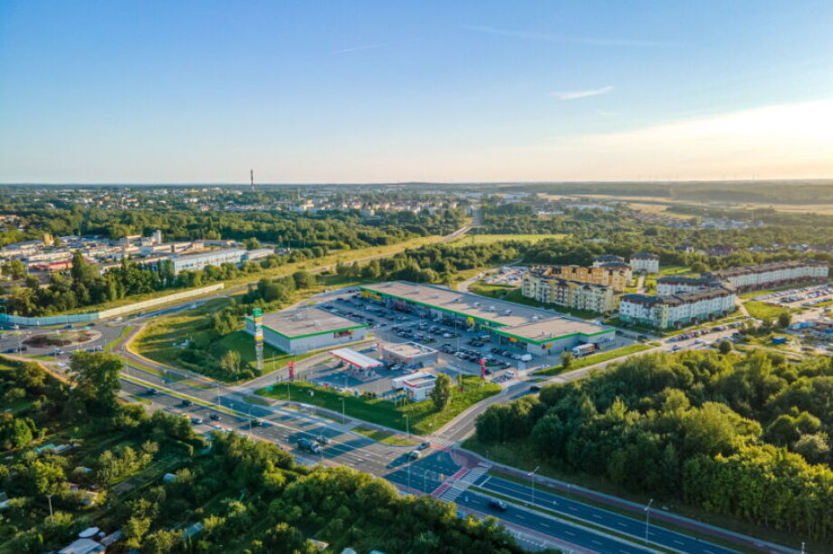 Ares and Slate enter Polish retail market