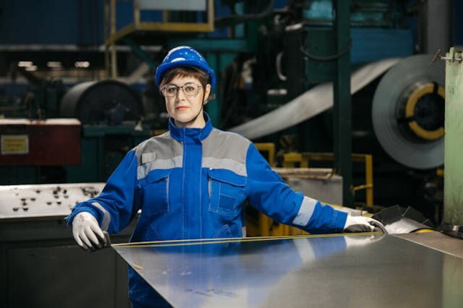 Analysis: industry in Germany falling while Poland grows