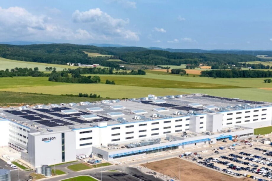 Logistics giant expands