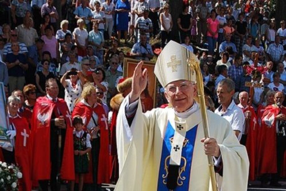 polish-clergyman-makes-controversial-claims