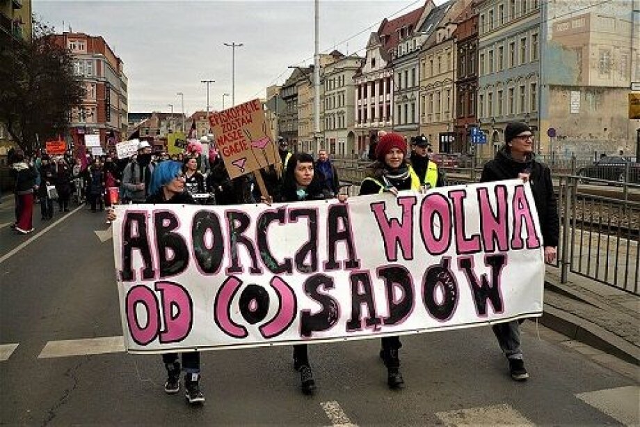 Poland abortion: protesters demonstrate against tightening law