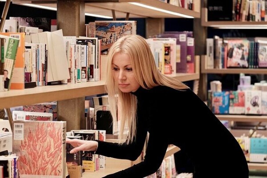 Number of bookstores per 10,000 residents falling