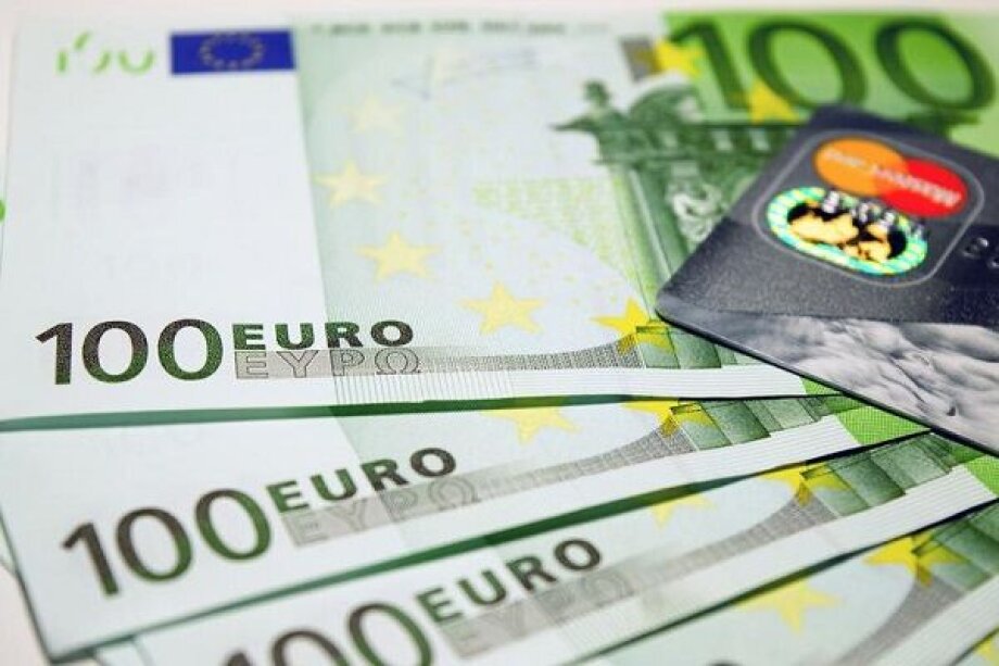 Polish salaries catching up with EU average faster