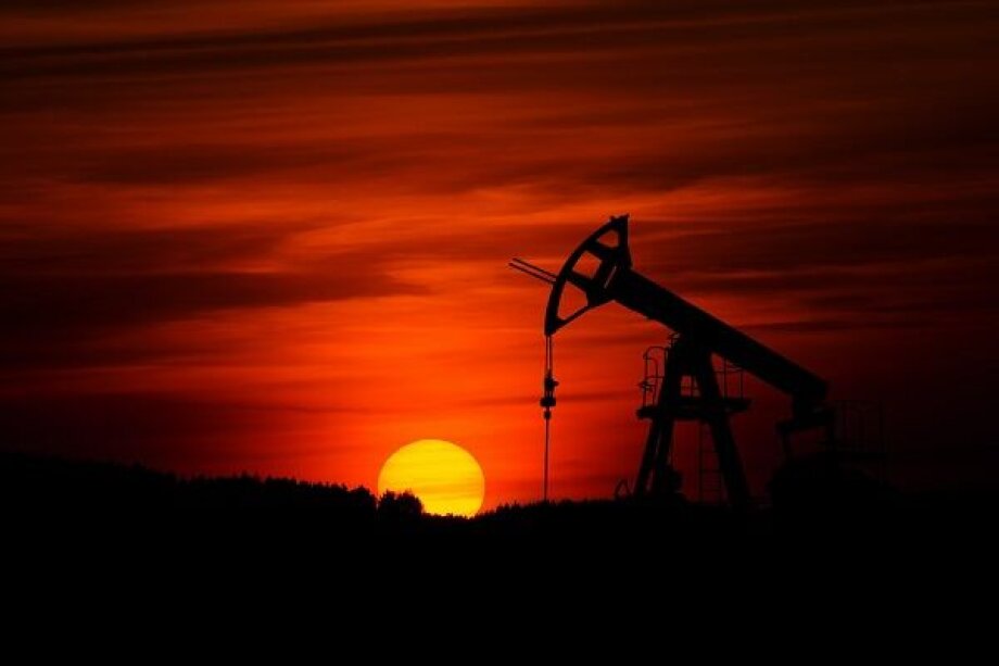 Oil sector facing consolidation and turn towards renewable energy: analysts