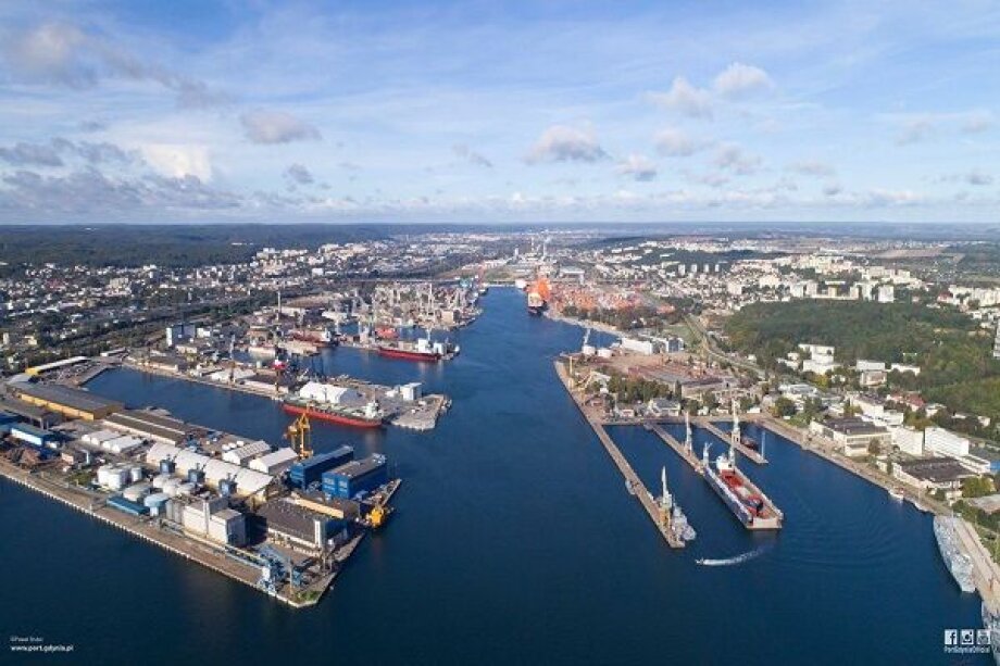 Port of Gdynia, despite pandemic, has second place in Baltic Sea