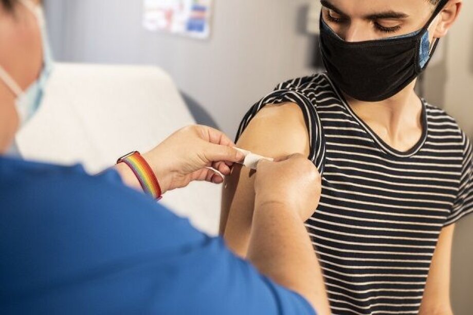Local governments want 500+ and 14th pension to go only to vaccinated people
