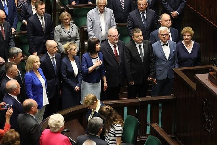 Polish politicians at forefront of Europe in terms of earnings in relation to minimum wage