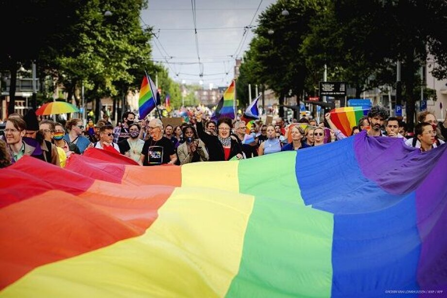 Same-sex marriages and partnerships should be recognized across the EU