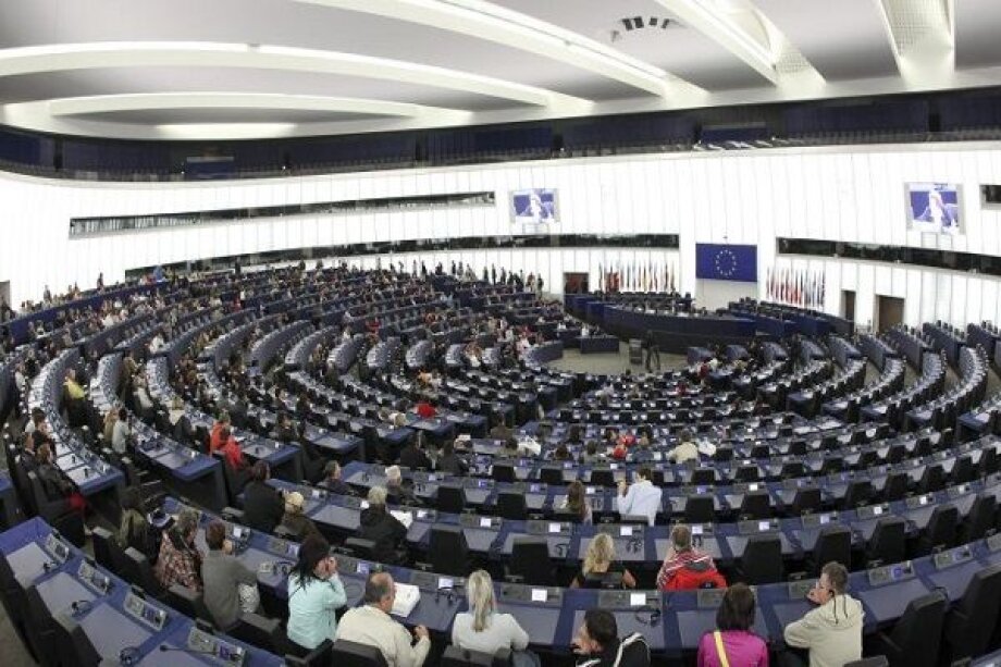 EP adopts resolution on the rule of law in Poland