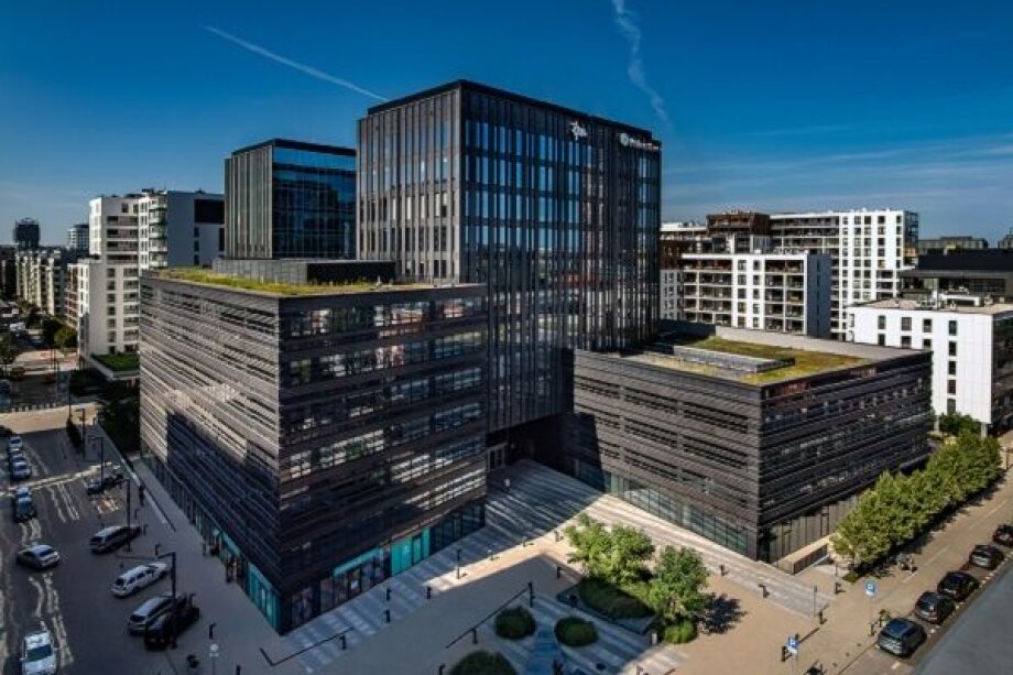 Lux Med enters the Wola Center