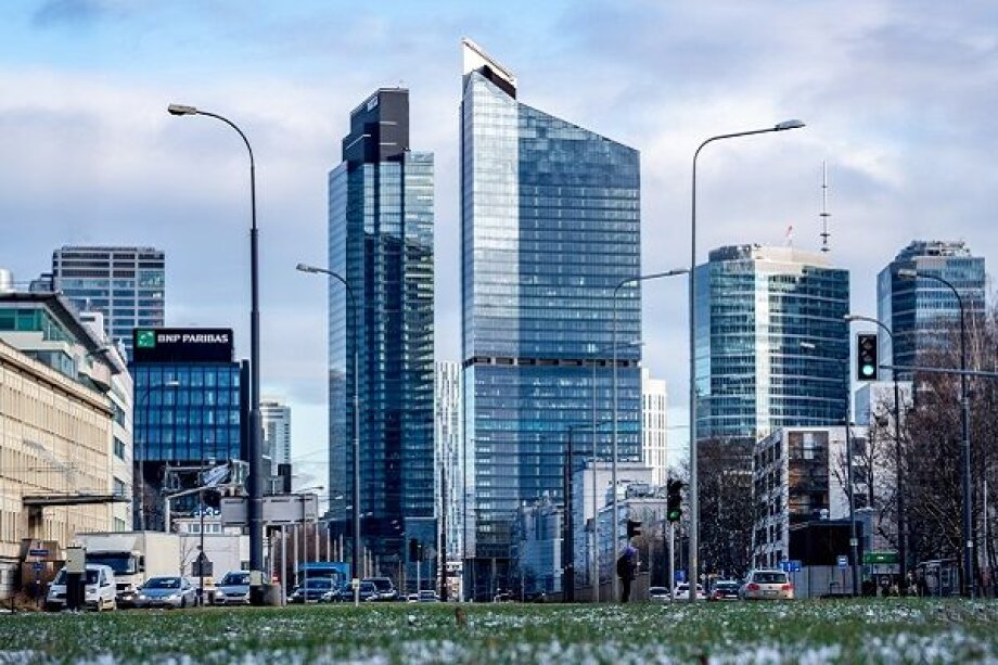 iTechArt leases a floor at Skyliner and hires 100 specialists