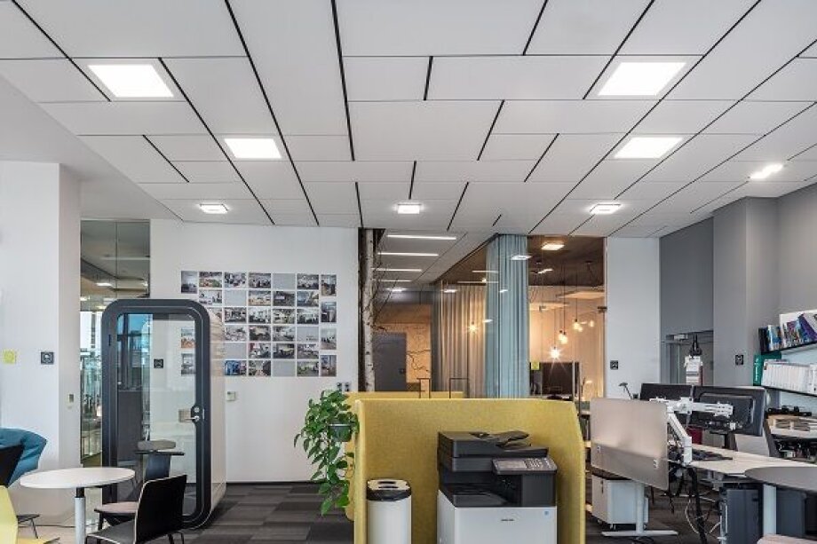 Kinnarps in Wroclaw installs acoustic ceiling in the office