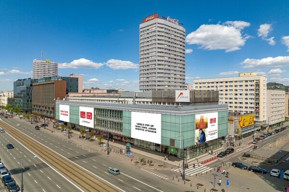 UNIQLO's first pop-up in Poland, in downtown Warsaw
