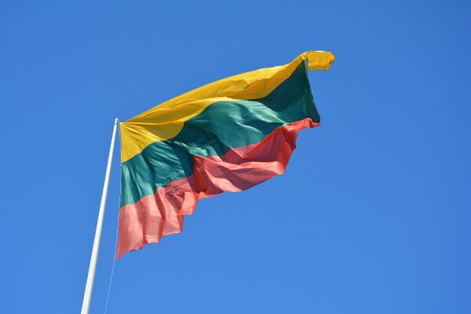 Lithuanians storm Polish shops and leave millions here