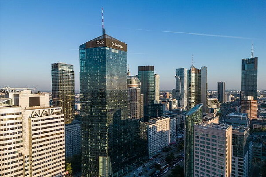 Savills stays on in sustainable office tower in central Warsaw