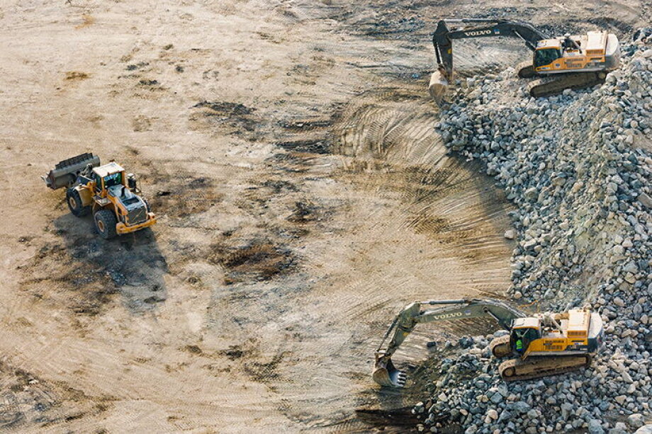 Poland's Hard Coal Sector Sees Stable Sales Amid Fluctuating Production