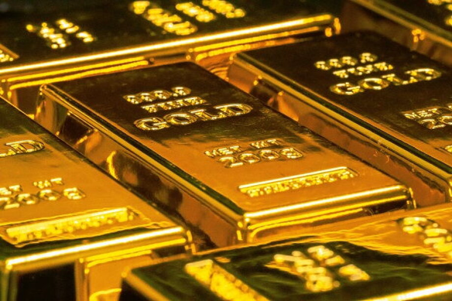 Gold Prices Hit Record High as Polish National Bank Expands Reserves