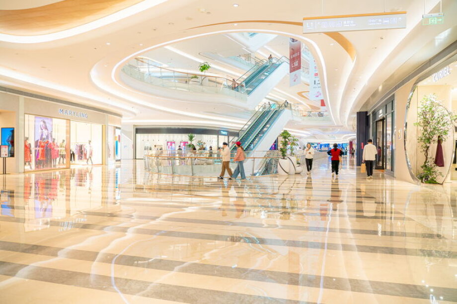 Shopping mall turnover up, footfall down