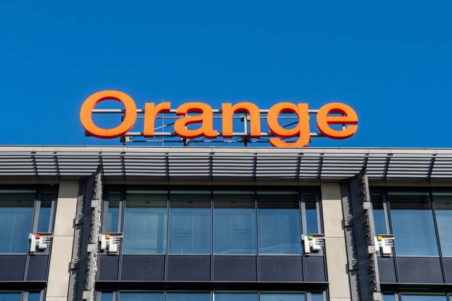 Orange Polska surprises with strong results, hikes dividend