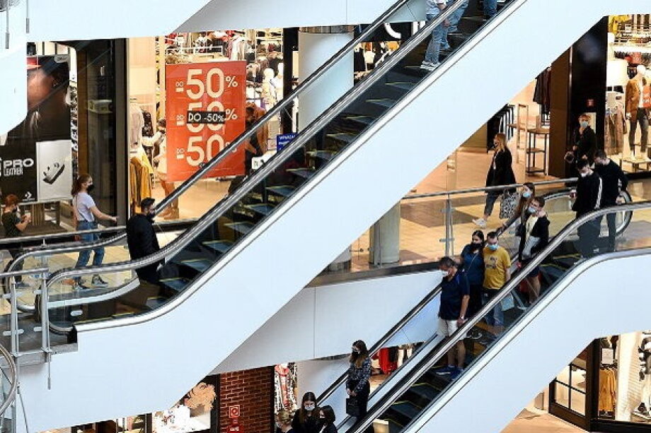 Shopping Malls Face New Challenge as Consumers Shift Online