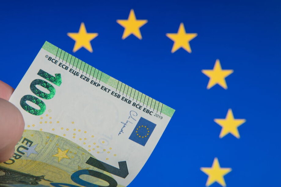 Eurozone growth edges up