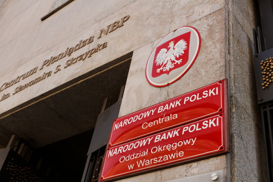 Złoty may weaken slightly as further rate cuts loom