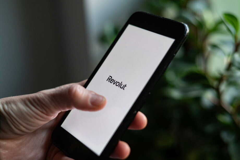 Revolut introduces public transport feature