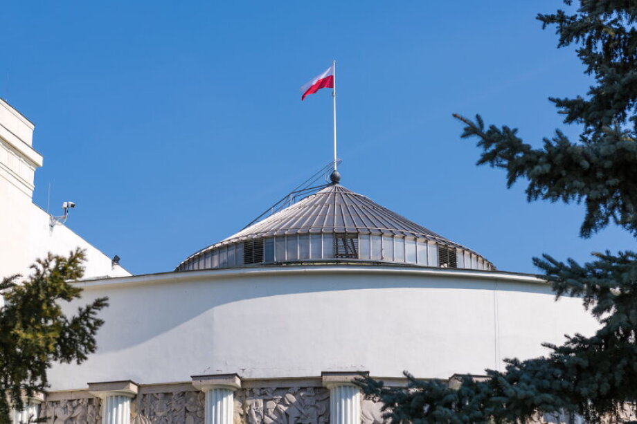 Tusk secures backing, tensions remain