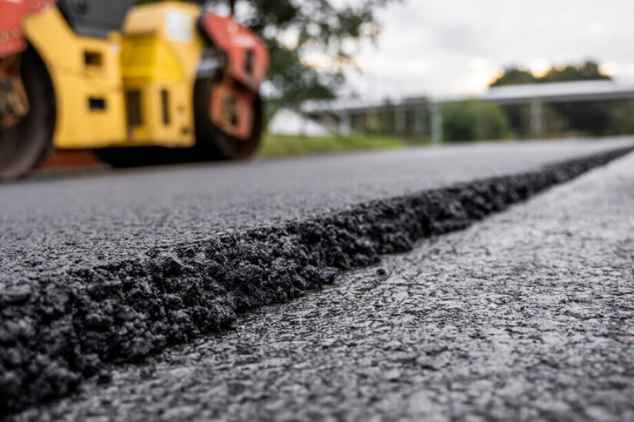 Budimex leads road bid
