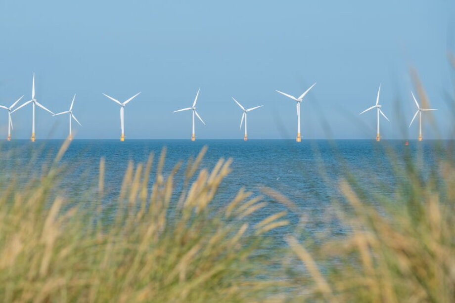 Offshore wind farms expand