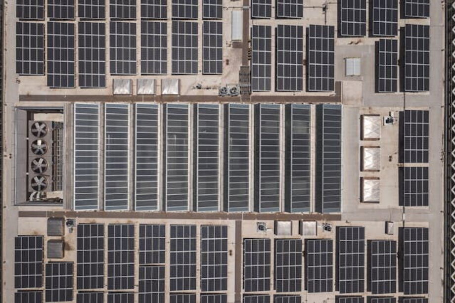 Renewable energy auction system primarily focused on photovoltaics