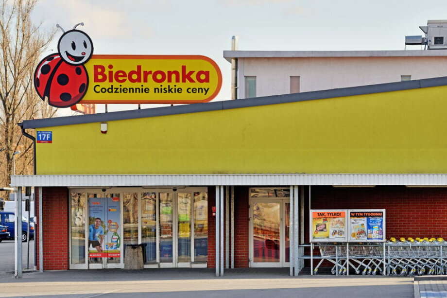 Retailers shift from price war