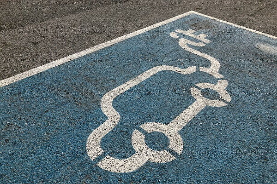 Poland Surpasses 100,000 Fully Electric Cars, Charging Network Expands