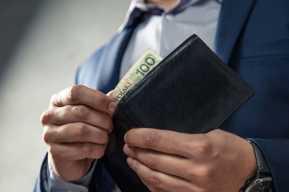 Poles turn to cash