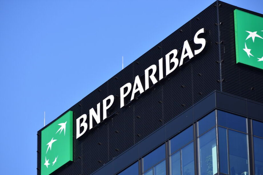 Fitch revises BNP Paribas outlook