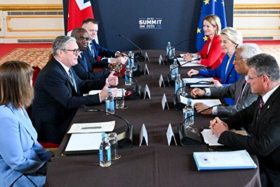 Britain Strengthens Ties With EU but Rules Out Return to Membership