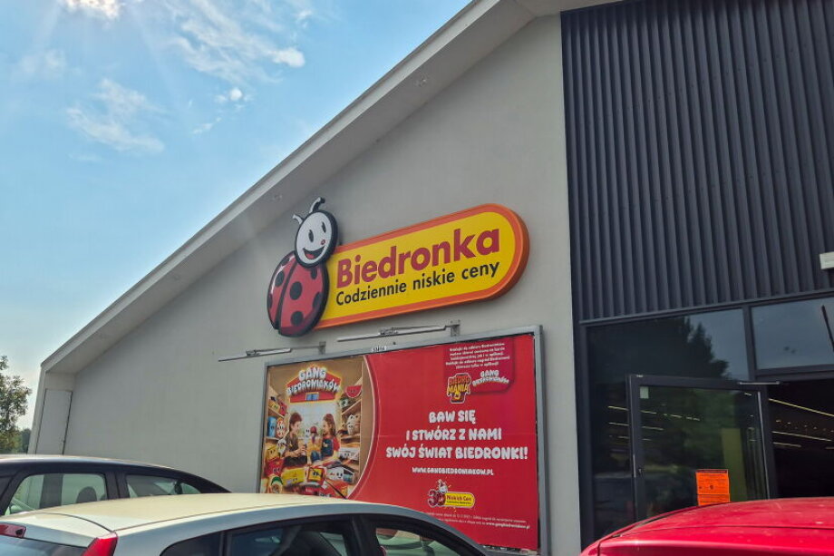 Biedronka boosts holiday support