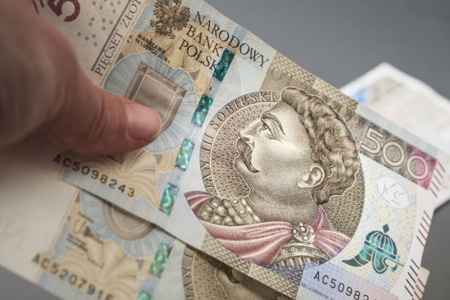 Median pay reveals gaps