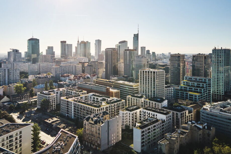 Warsaw climbs investment ranks