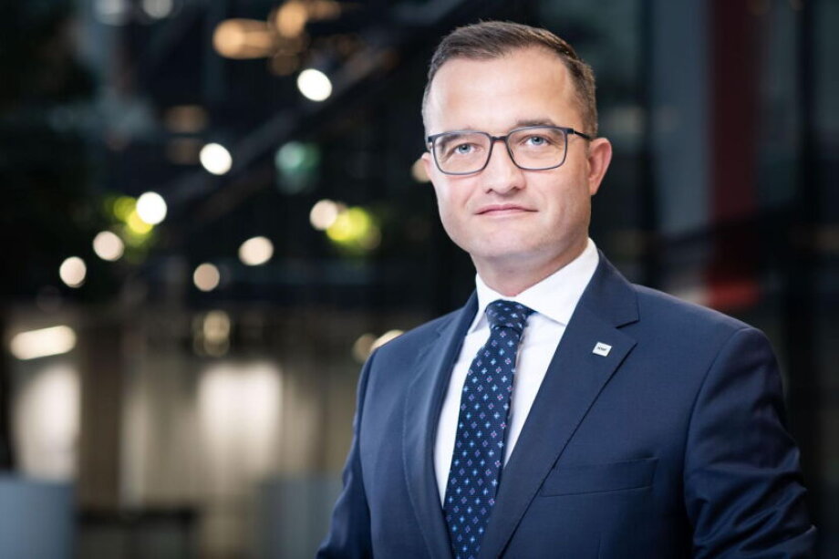 Regulator clash over credit law